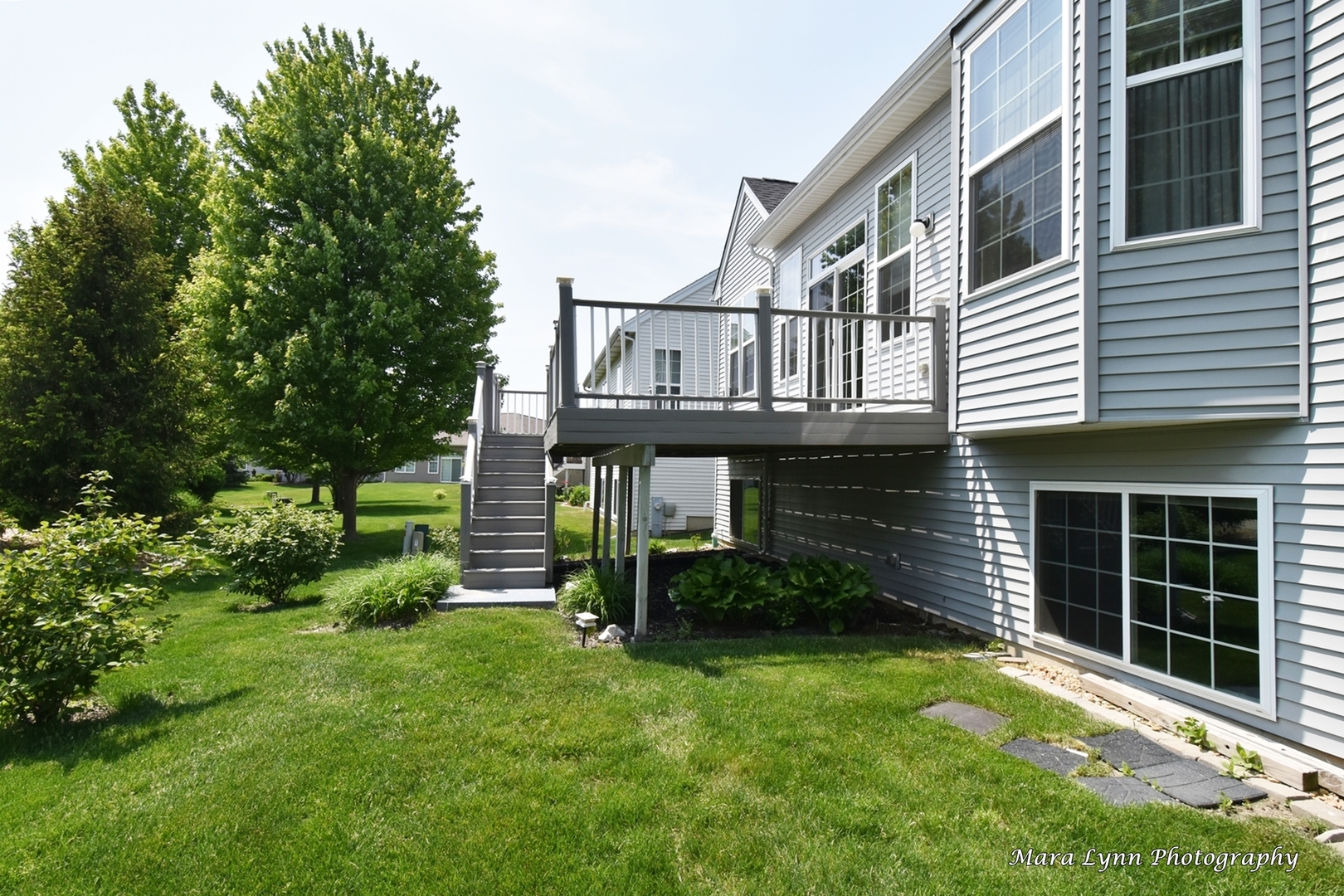 3881 Valhalla Drive Elgin, IL 60124 - Photo 31 of 39 a front view of a house with a yard