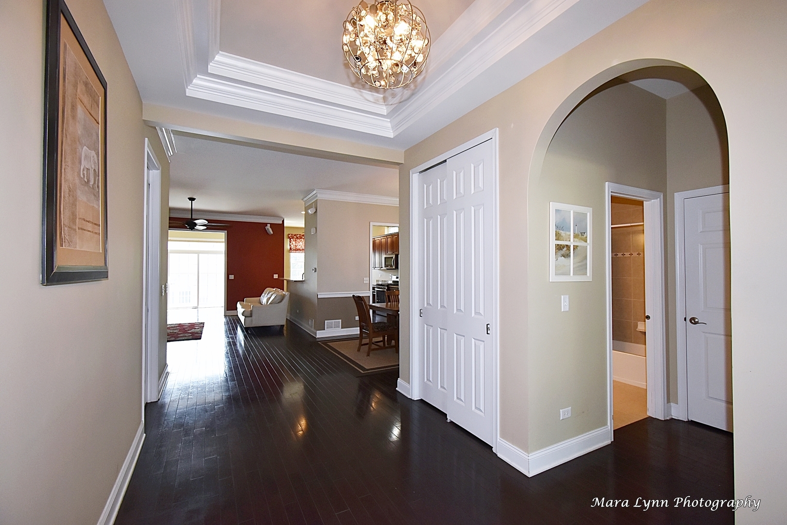 3881 Valhalla Drive Elgin, IL 60124 - Photo 6 of 39 a view of an entryway with dining area