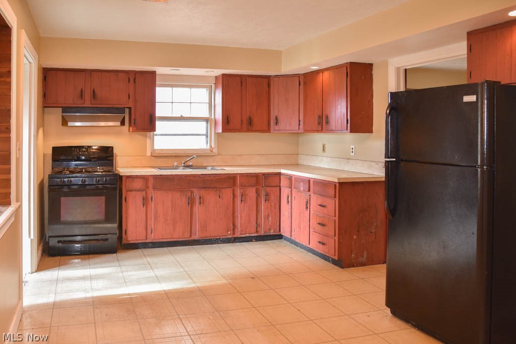 3138 Brady Lake Road Ravenna, OH 44266 - Photo 4 of 18 The kitchen comes with a refrigerator, oven and range.