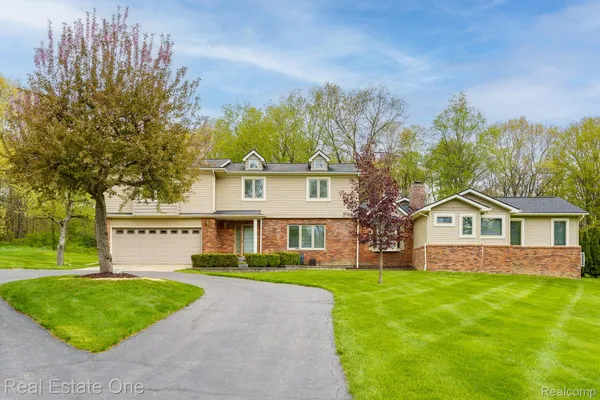 $619,000 | 9243 Sherwood Drive, Davisburg, MI 48350