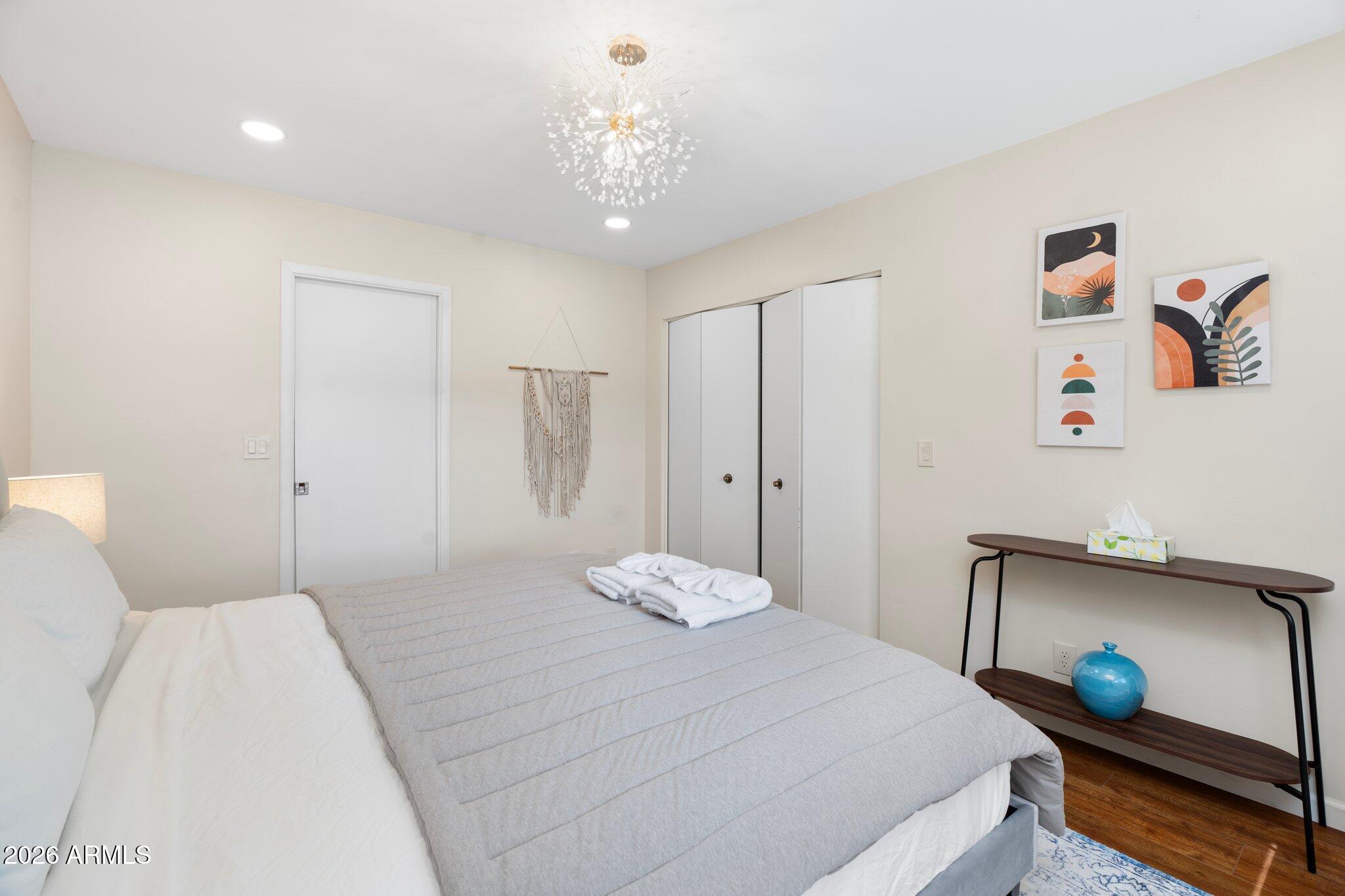 40 Mission Road Sedona, AZ 86336 - Photo 38 of 75 a bedroom with a bed and a chandelier