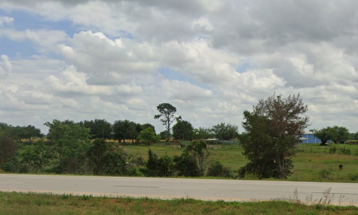 7489 Interstate 10 Frontage Road Sealy, TX 77474 - Photo 3 of 4 a view of a lake