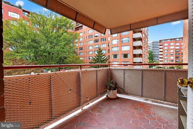 $2,400 | 1021 Arlington Boulevard, Unit 643, Arlington, VA 22209
