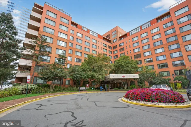 $2,400 | 1021 Arlington Boulevard, Unit 643, Arlington, VA 22209
