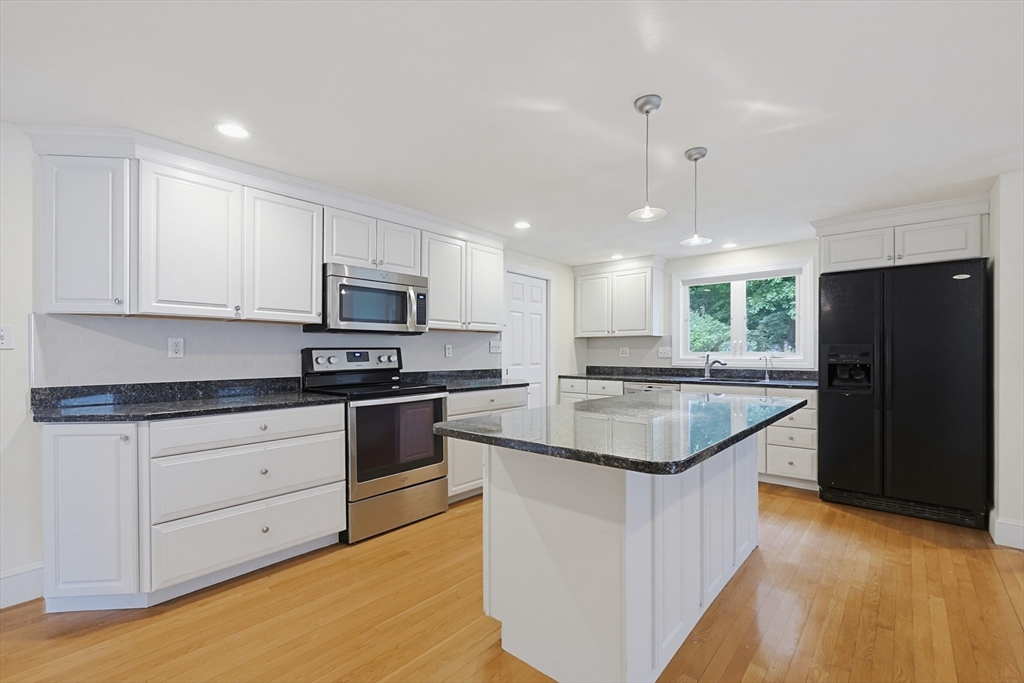 103 John Carver Road Reading, MA 01867 - Photo 10 of 38