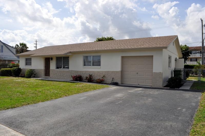 425 Kirk Road Palm Springs, FL 33461 - Photo 25 of 26 Front Exterior 2