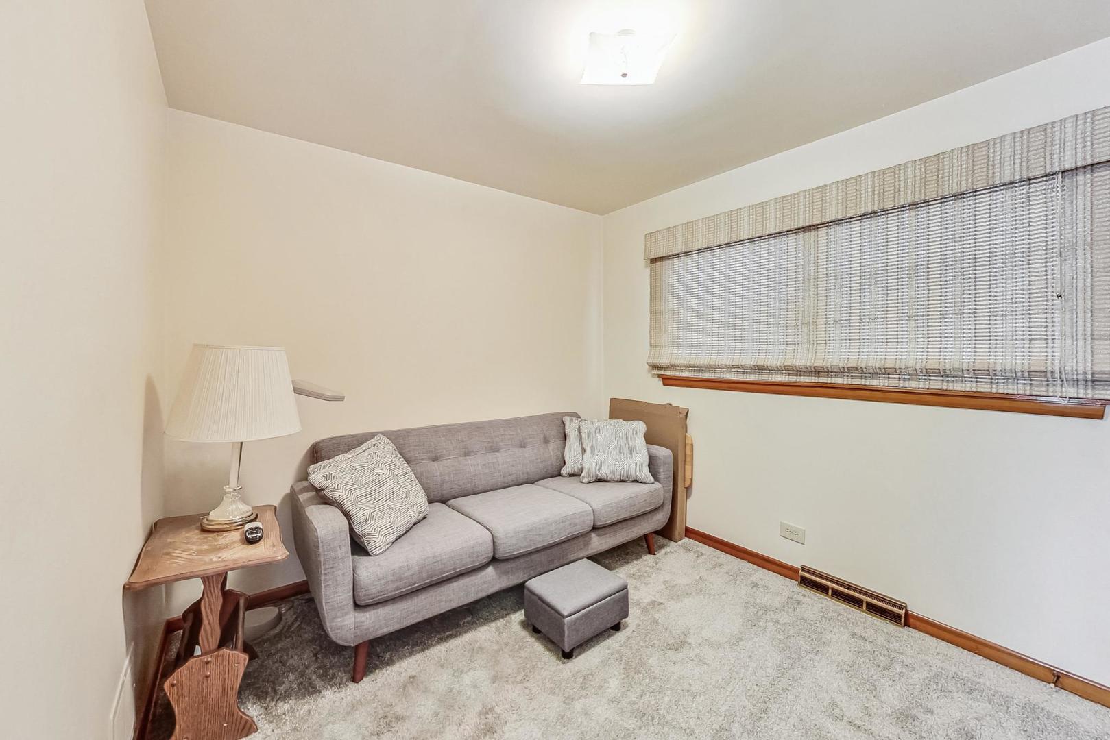 6241 South Rutherford Avenue Chicago, IL 60638 - Photo 12 of 39 a living room with furniture and a window