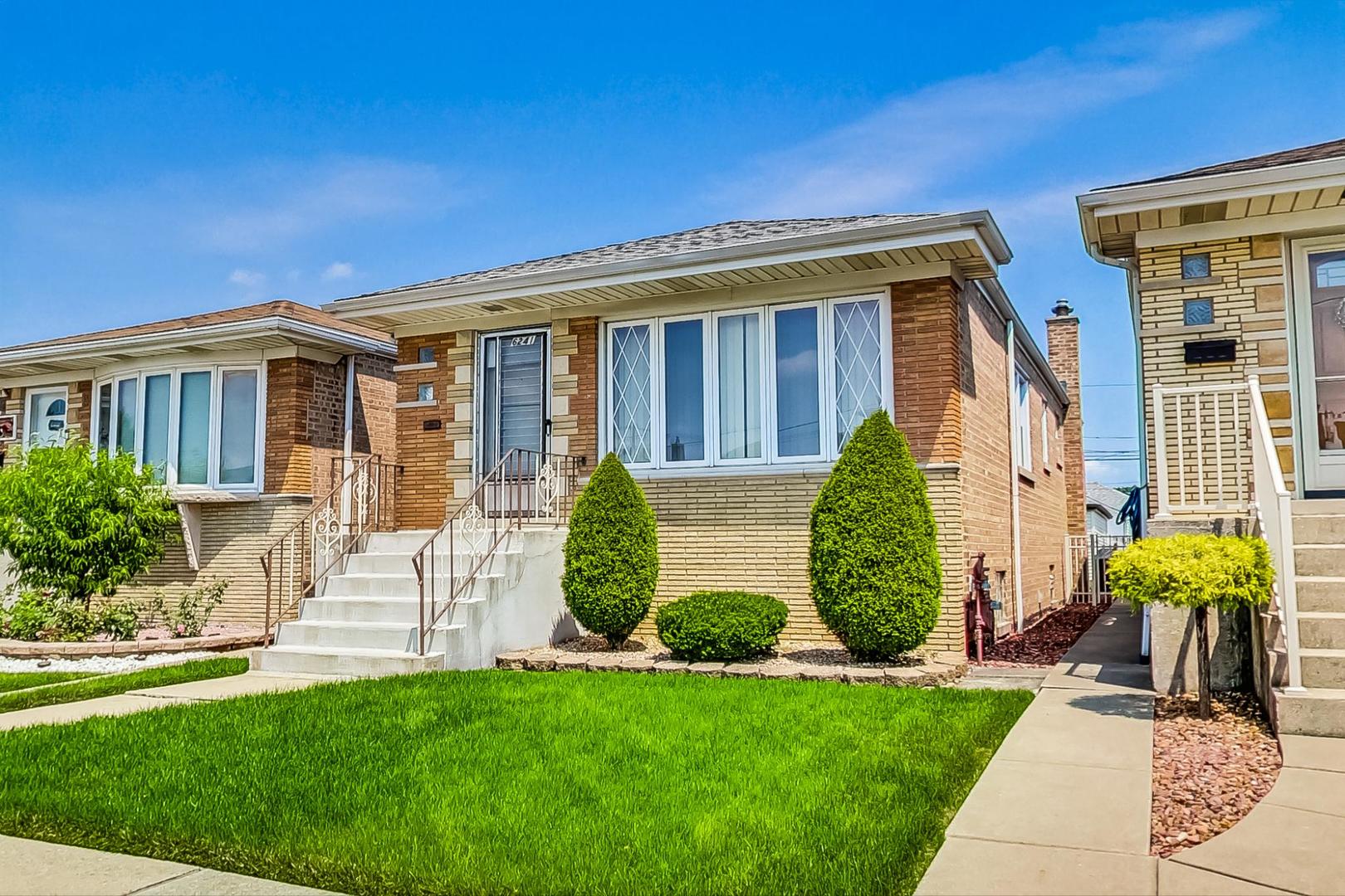 6241 South Rutherford Avenue Chicago, IL 60638 - Photo 2 of 39 a view of a house with backyard