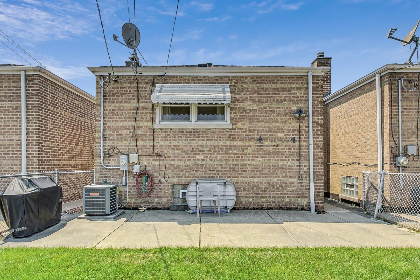 6241 South Rutherford Avenue Chicago, IL 60638 - Photo 29 of 39 a view of a patio with table and chairs and potted plants
