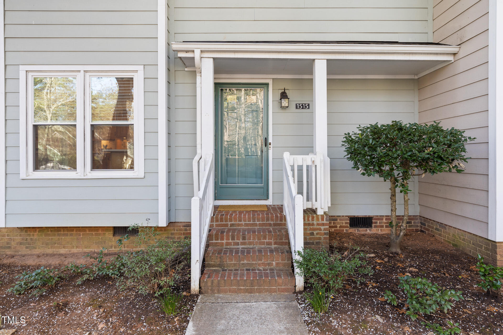 1515 Edgeside Court Raleigh, NC 27609 - Photo 3 of 32 1515-Edgeside-102