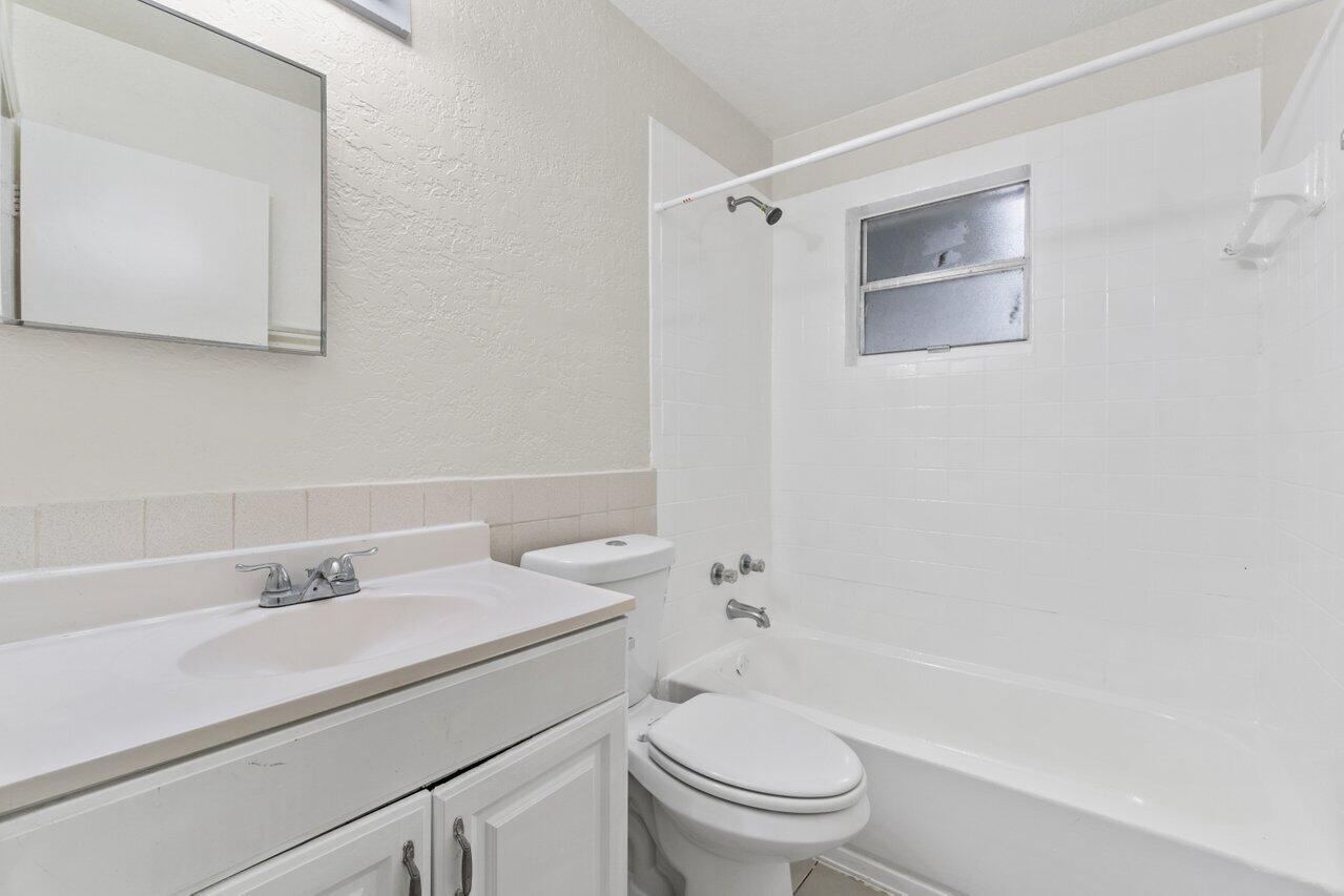 4905 Gulfstream Road Lake Worth, FL 33461 - Photo 12 of 20 012-4905GulfstreamRoad-LakeWorthBeach-FL