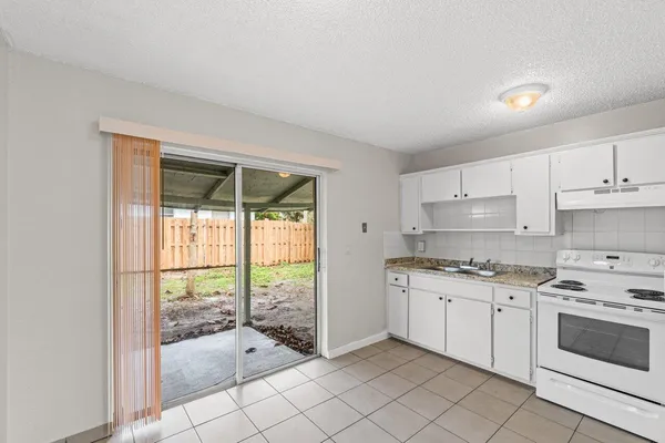 $2,200 | 4905 Gulfstream Road, Lake Worth, FL 33461