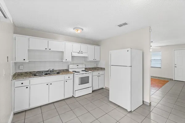 $2,200 | 4905 Gulfstream Road, Lake Worth, FL 33461