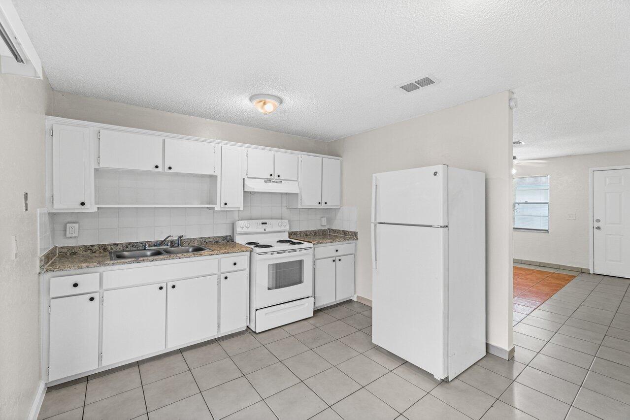 4905 Gulfstream Road Lake Worth, FL 33461 - Photo 16 of 20 016-4905GulfstreamRoad-LakeWorthBeach-FL