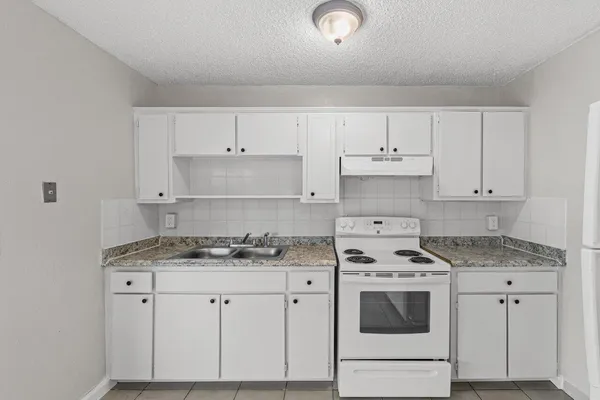 $2,200 | 4905 Gulfstream Road, Lake Worth, FL 33461