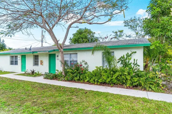 $2,200 | 4905 Gulfstream Road, Lake Worth, FL 33461