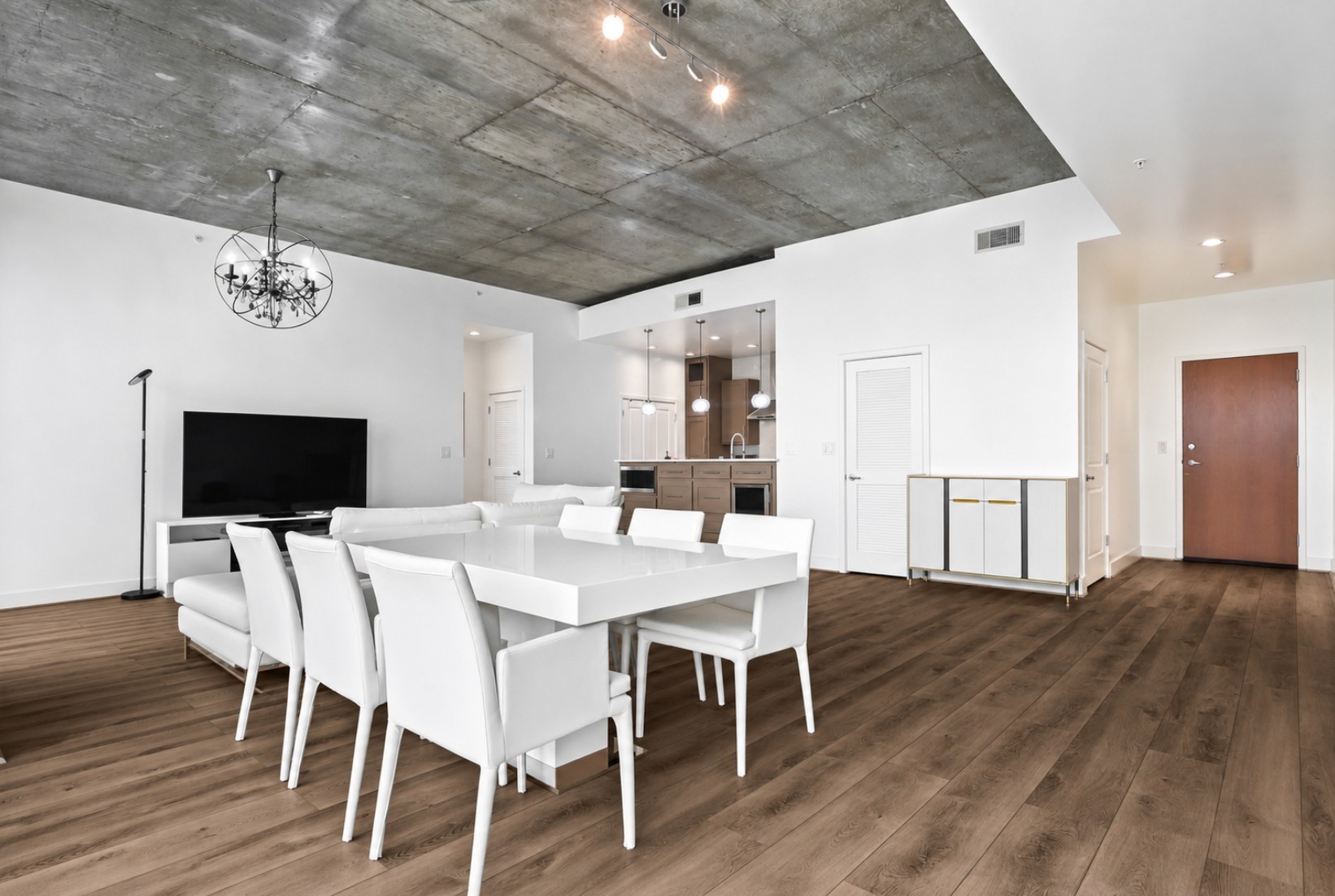 5925 Almeda Road, Unit 12904 Houston, TX 77004 - Photo 9 of 40 Plenty of room to spread out