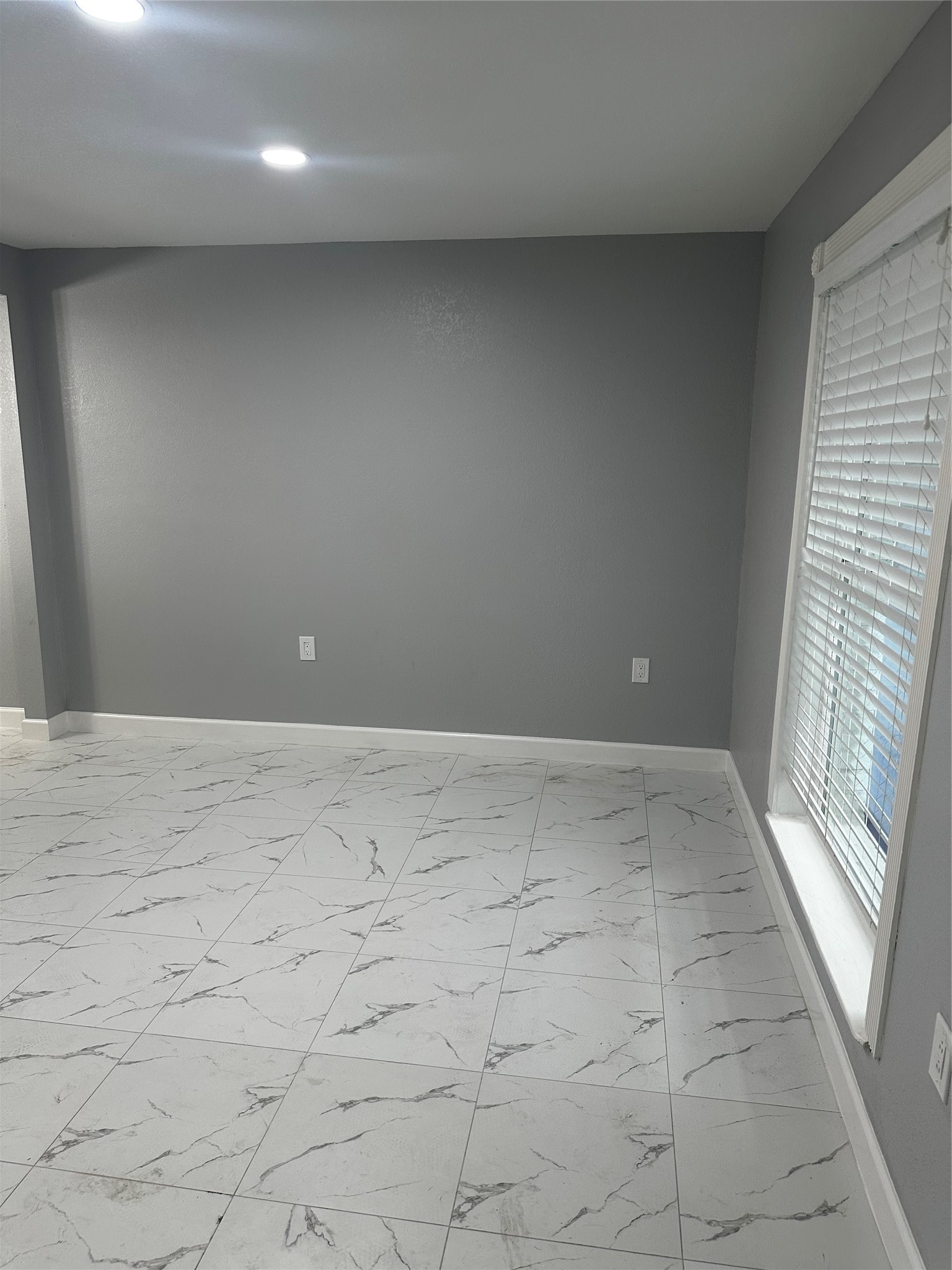 9505 Neuens Road, Unit 10 Houston, TX 77080 - Photo 4 of 7 a view of room
