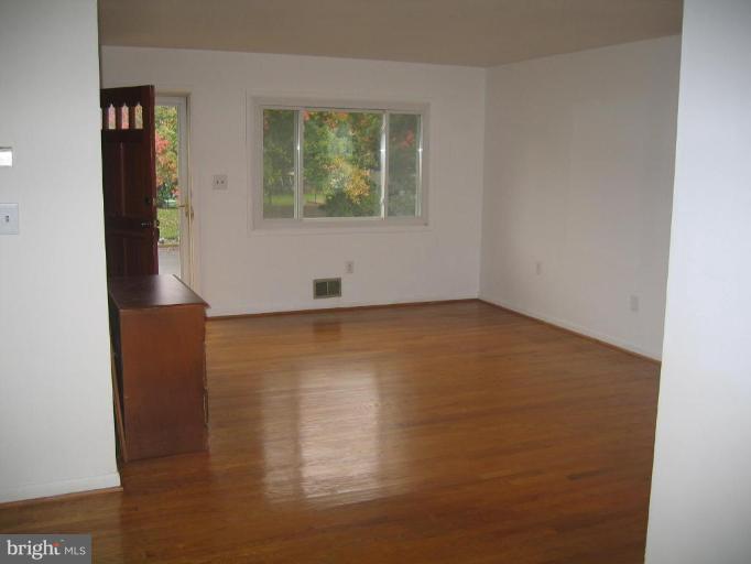 7560 Alleghany Road Manassas, VA 20111 - Photo 3 of 5 Family Room