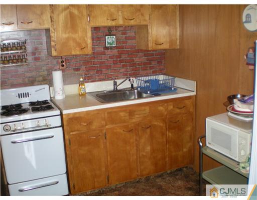 302 Poll Place Edison, NJ 08817 - Photo 9 of 10 Gallery Image 9