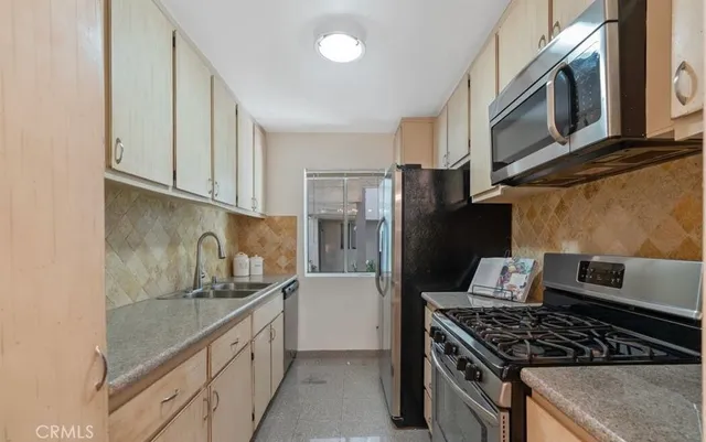 $425,000 | 20134 Leadwell Street, Unit 159, Winnetka, CA 91306