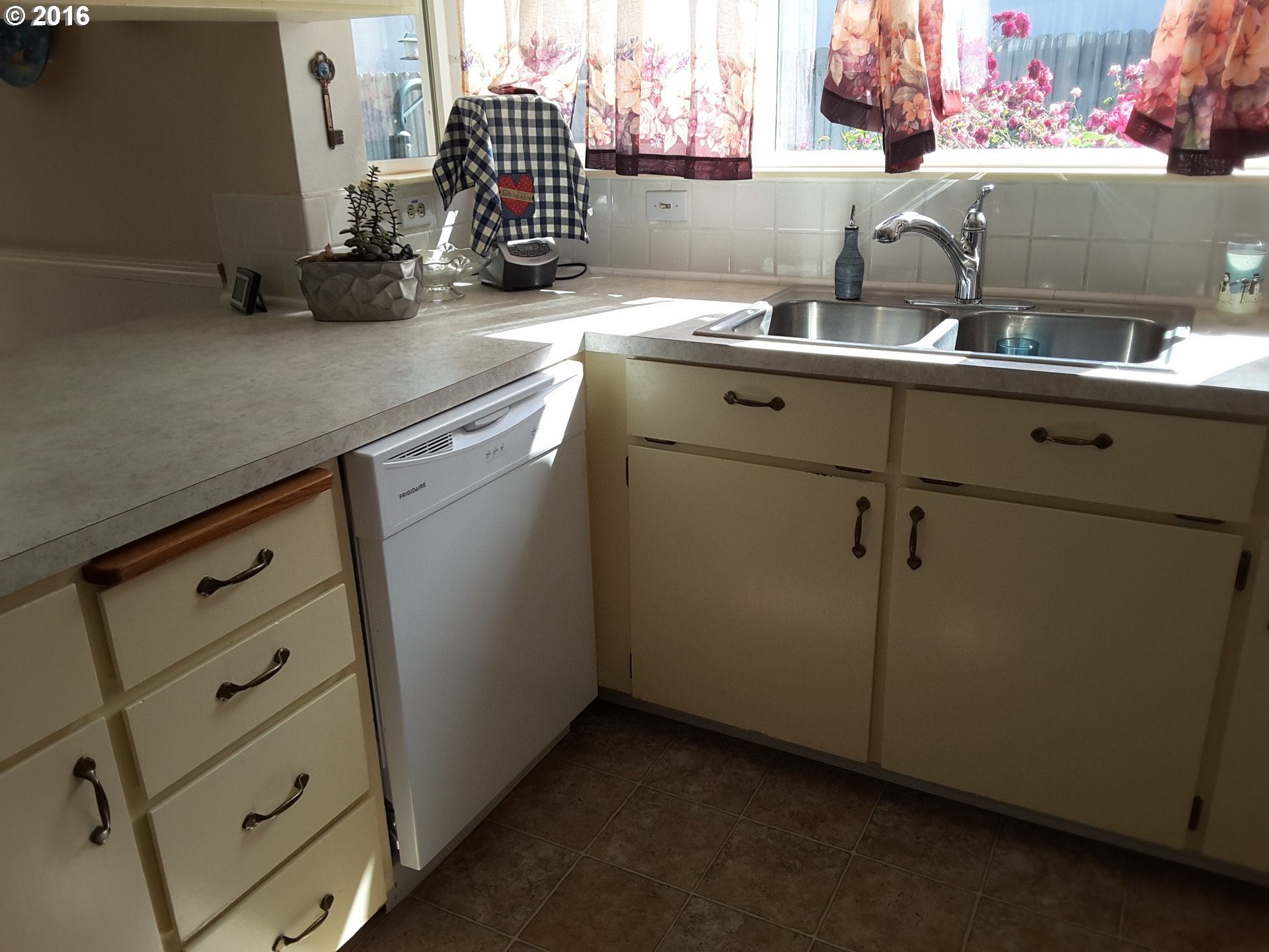 939 East Ridgeway Avenue Hermiston, OR 97838 - Photo 18 of 27 Gallery Image 18