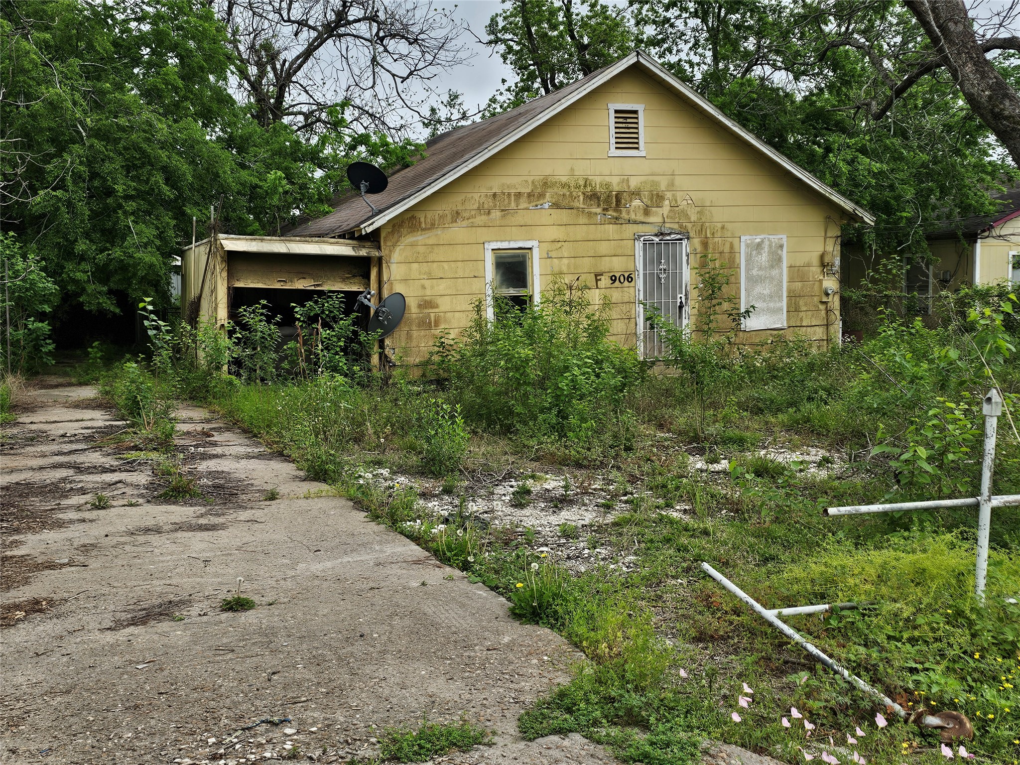 904 Hill Road Houston, TX 77037 - Photo 5 of 7