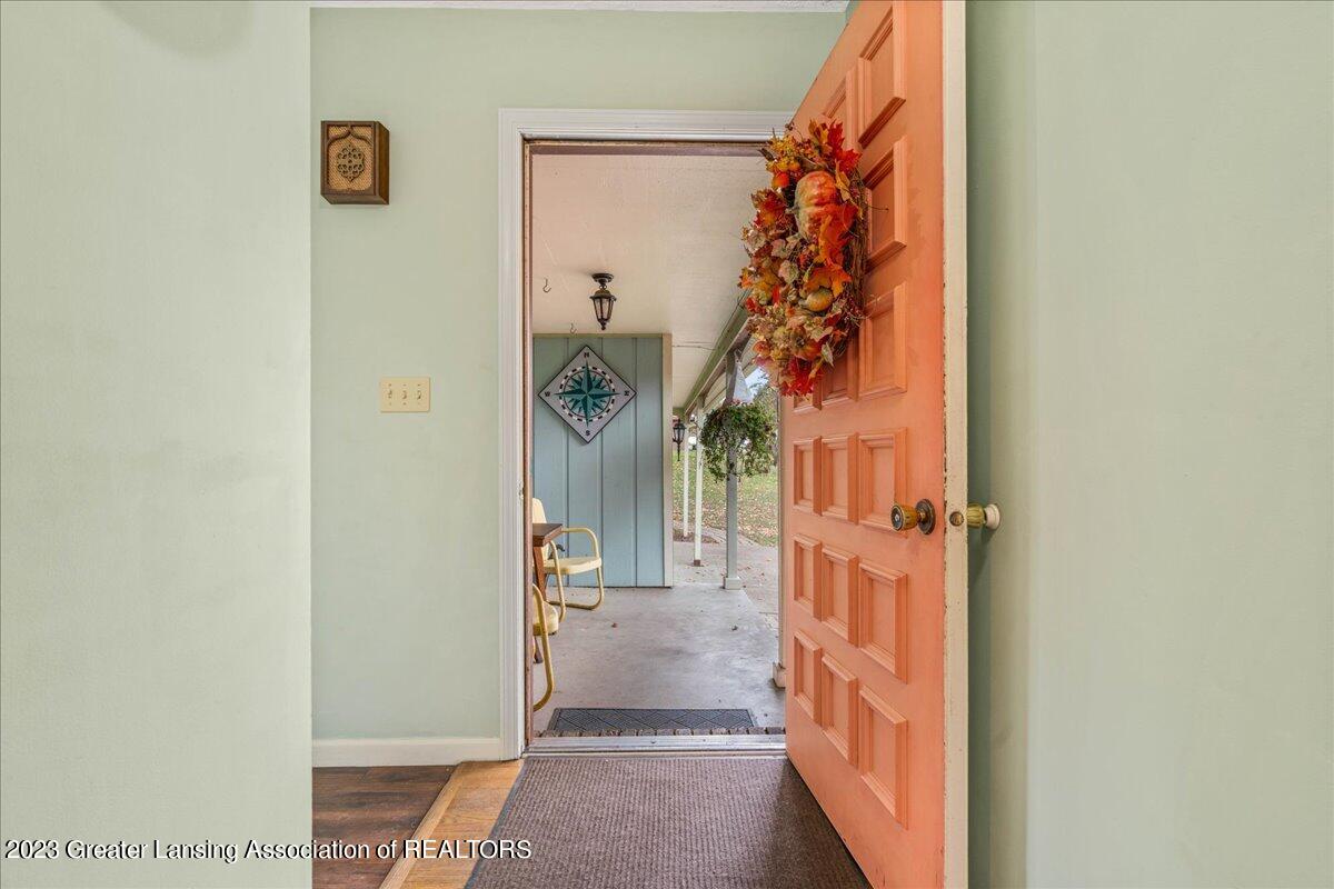 2921 Clinton Road Lansing, MI 48906 - Photo 11 of 50 23-Media Jett-23