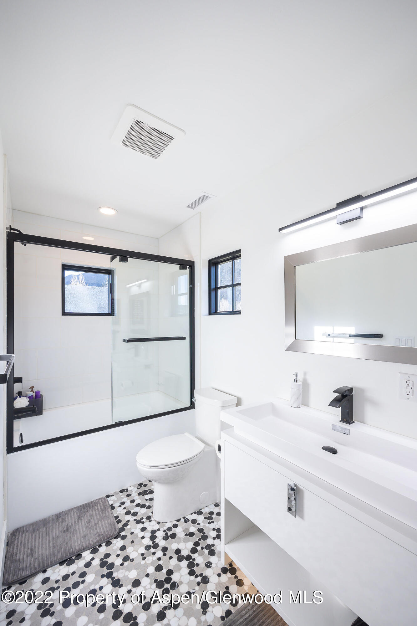 494 Saddleback Road Carbondale, CO 81623 - Photo 11 of 21 Guest Bath 2