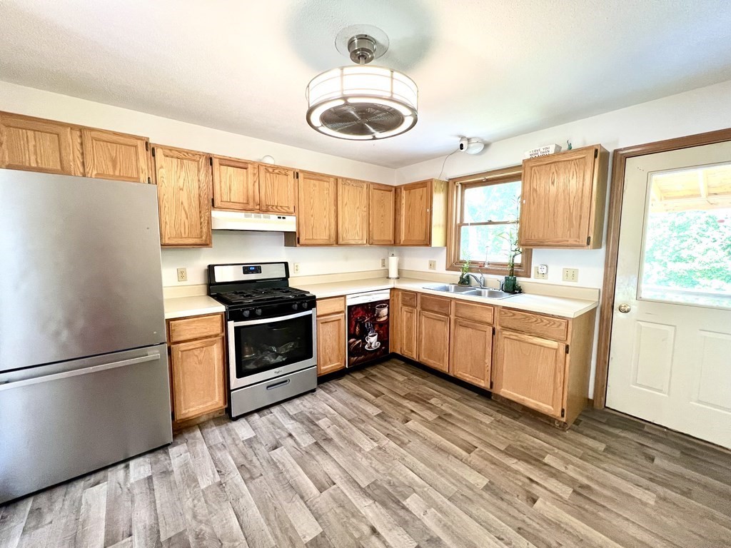3 Humeston Slope Holyoke, MA 01040 - Photo 9 of 26 Gallery Image 9