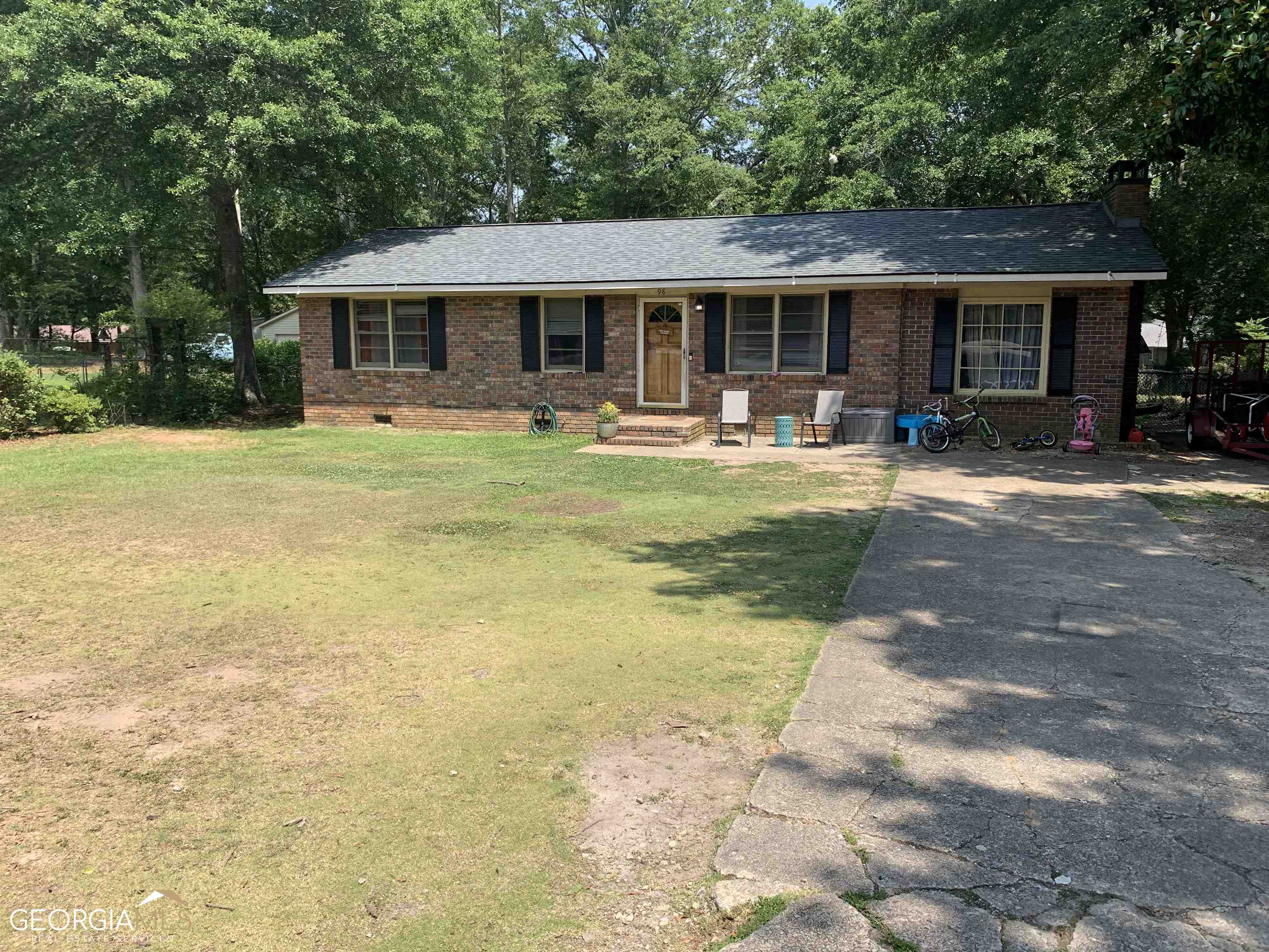 a front view of a house with swimming pool having outdoor seating