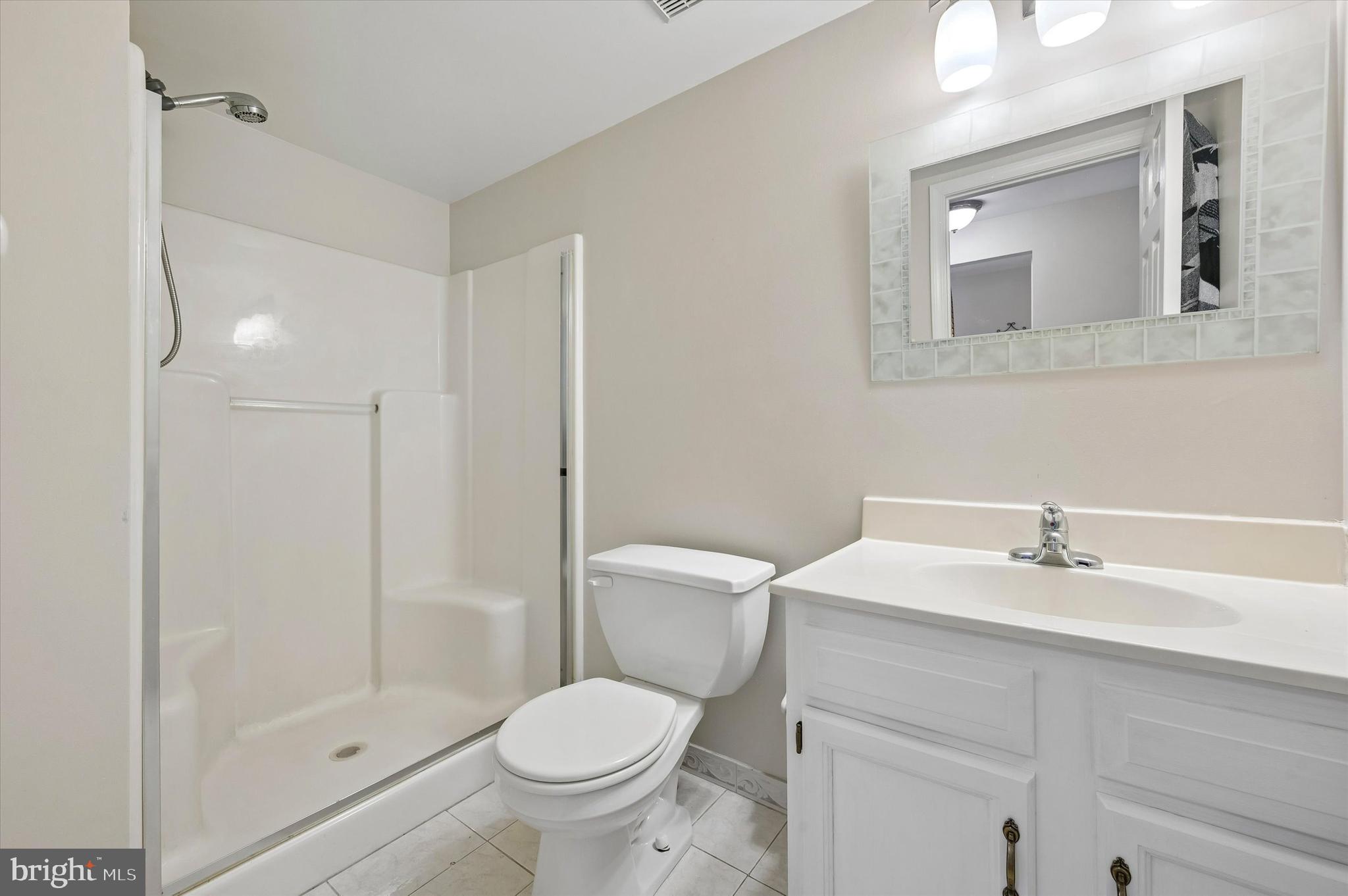 270 Miley Road, Unit 270 Aston, PA 19014 - Photo 16 of 25 Full Bathroom