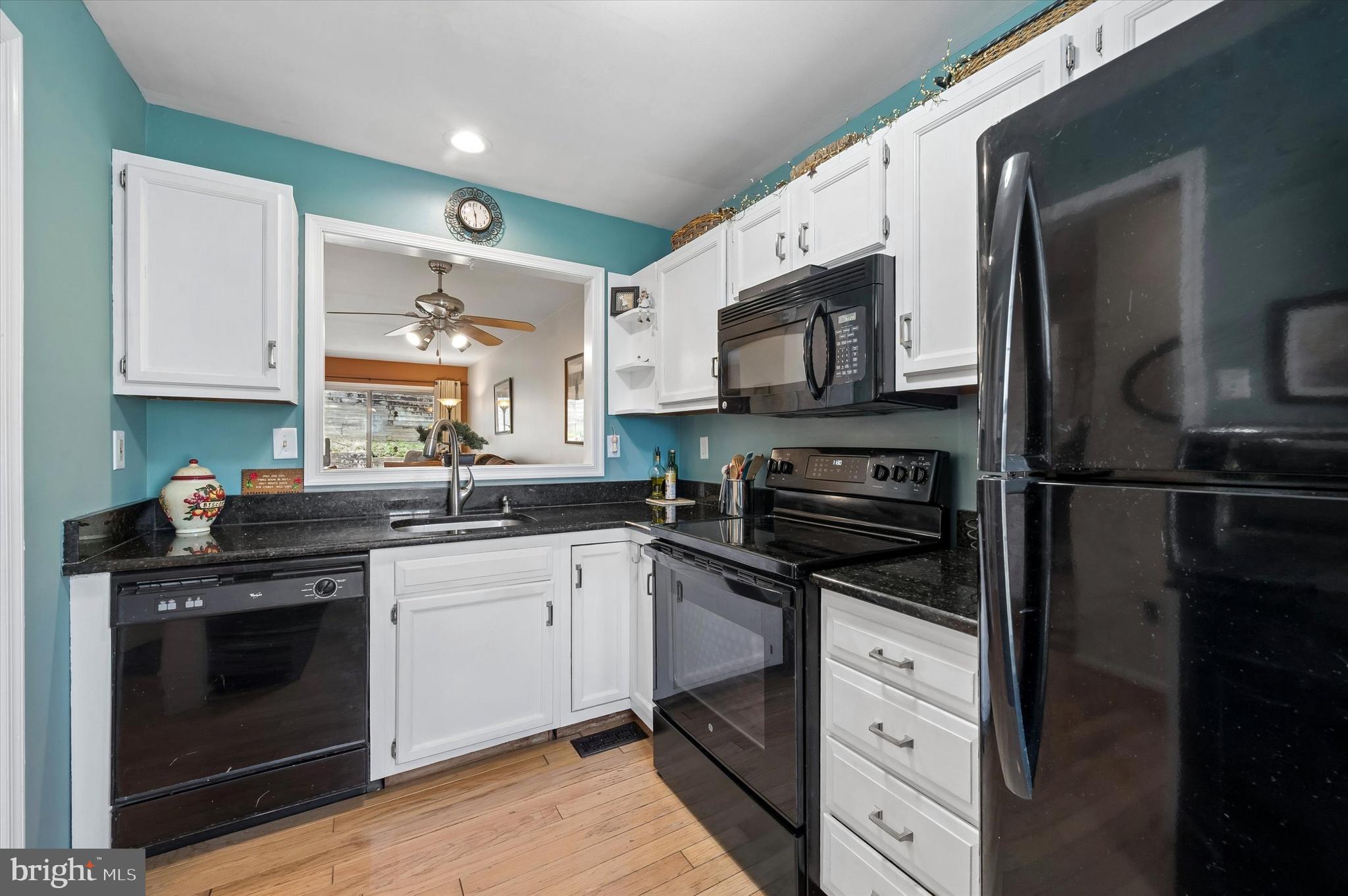 270 Miley Road, Unit 270 Aston, PA 19014 - Photo 4 of 25 Kitchen