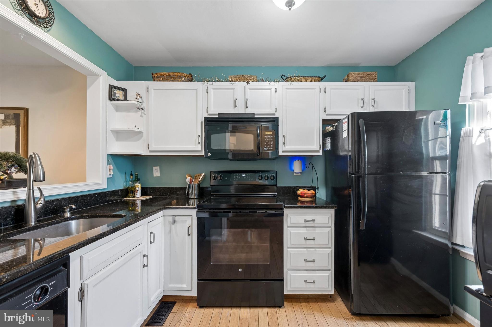 270 Miley Road, Unit 270 Aston, PA 19014 - Photo 6 of 25 Kitchen