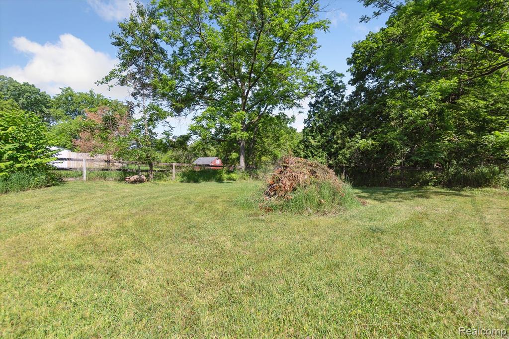 265 Airport Road Waterford, MI 48327 - Photo 45 of 47 Gallery Image 45