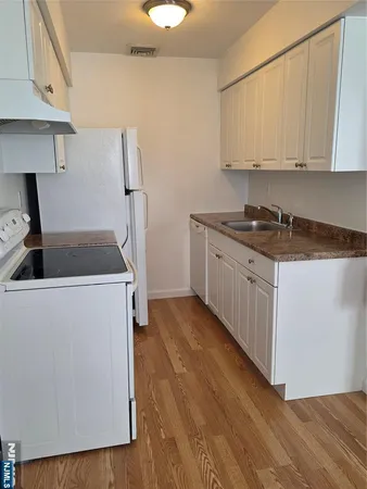 $1,950 | 590 A Center Street, Unit 6, Oradell, NJ 07649