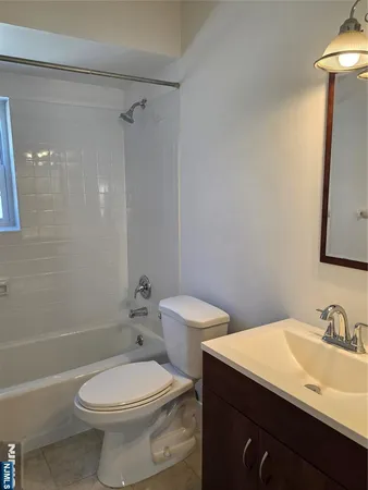 $1,950 | 590 A Center Street, Unit 6, Oradell, NJ 07649