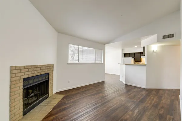 $1,050 | 7200 West T C Jester Boulevard, Unit 904, Houston, TX 77088