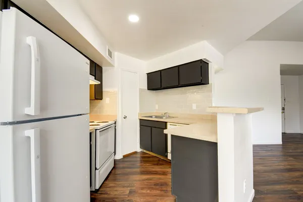 $1,050 | 7200 West T C Jester Boulevard, Unit 904, Houston, TX 77088