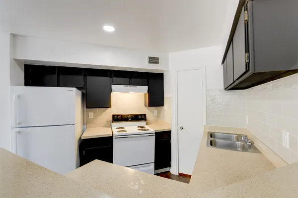 $1,050 | 7200 West T C Jester Boulevard, Unit 904, Houston, TX 77088