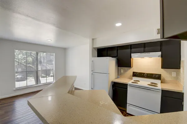 $1,050 | 7200 West T C Jester Boulevard, Unit 904, Houston, TX 77088