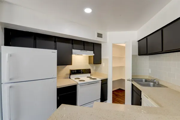 $1,050 | 7200 West T C Jester Boulevard, Unit 904, Houston, TX 77088