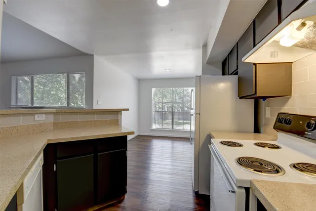 $1,050 | 7200 West T C Jester Boulevard, Unit 904, Houston, TX 77088