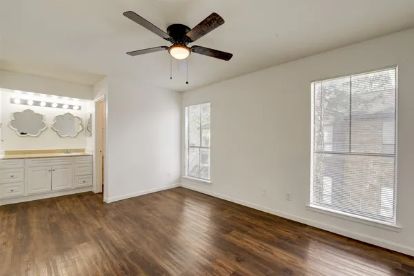 $1,050 | 7200 West T C Jester Boulevard, Unit 904, Houston, TX 77088