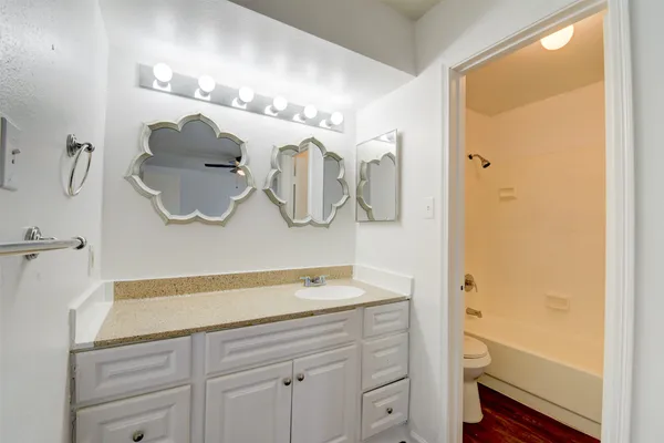 $1,050 | 7200 West T C Jester Boulevard, Unit 904, Houston, TX 77088