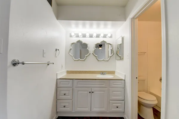 $1,050 | 7200 West T C Jester Boulevard, Unit 904, Houston, TX 77088