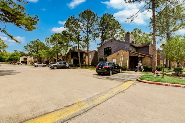$1,050 | 7200 West T C Jester Boulevard, Unit 904, Houston, TX 77088