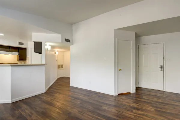 $1,050 | 7200 West T C Jester Boulevard, Unit 904, Houston, TX 77088