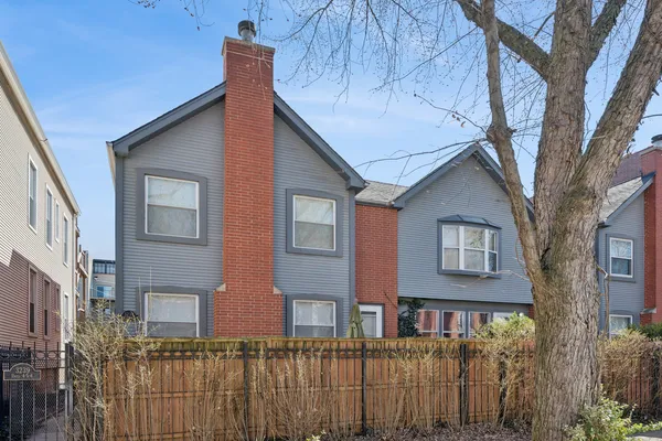 $799,000 | 3239 North Kenmore Avenue, Unit 5, Chicago, IL 60657