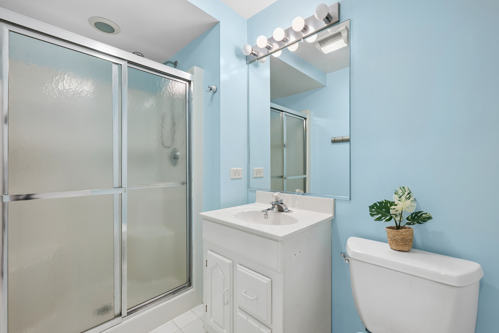 3239 North Kenmore Avenue, Unit 5 Chicago, IL 60657 - Photo 27 of 35 a bathroom with a shower sink and mirror